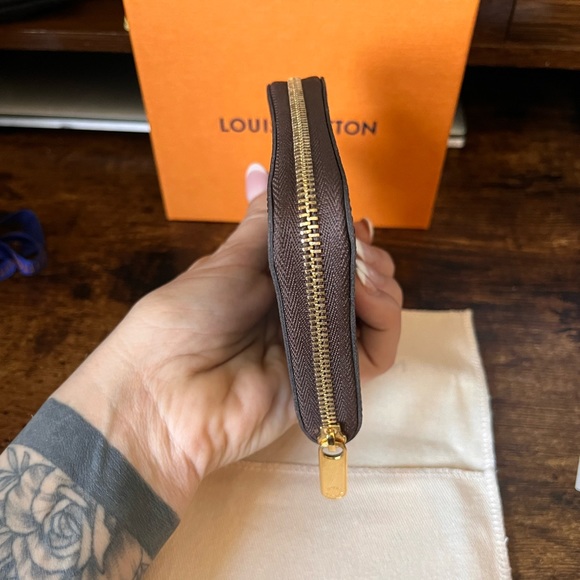 ‼️SOLD‼️ Authentic Louis Vuitton Zippy Coin Purse Monogram M60067 - Picture 9 of 13